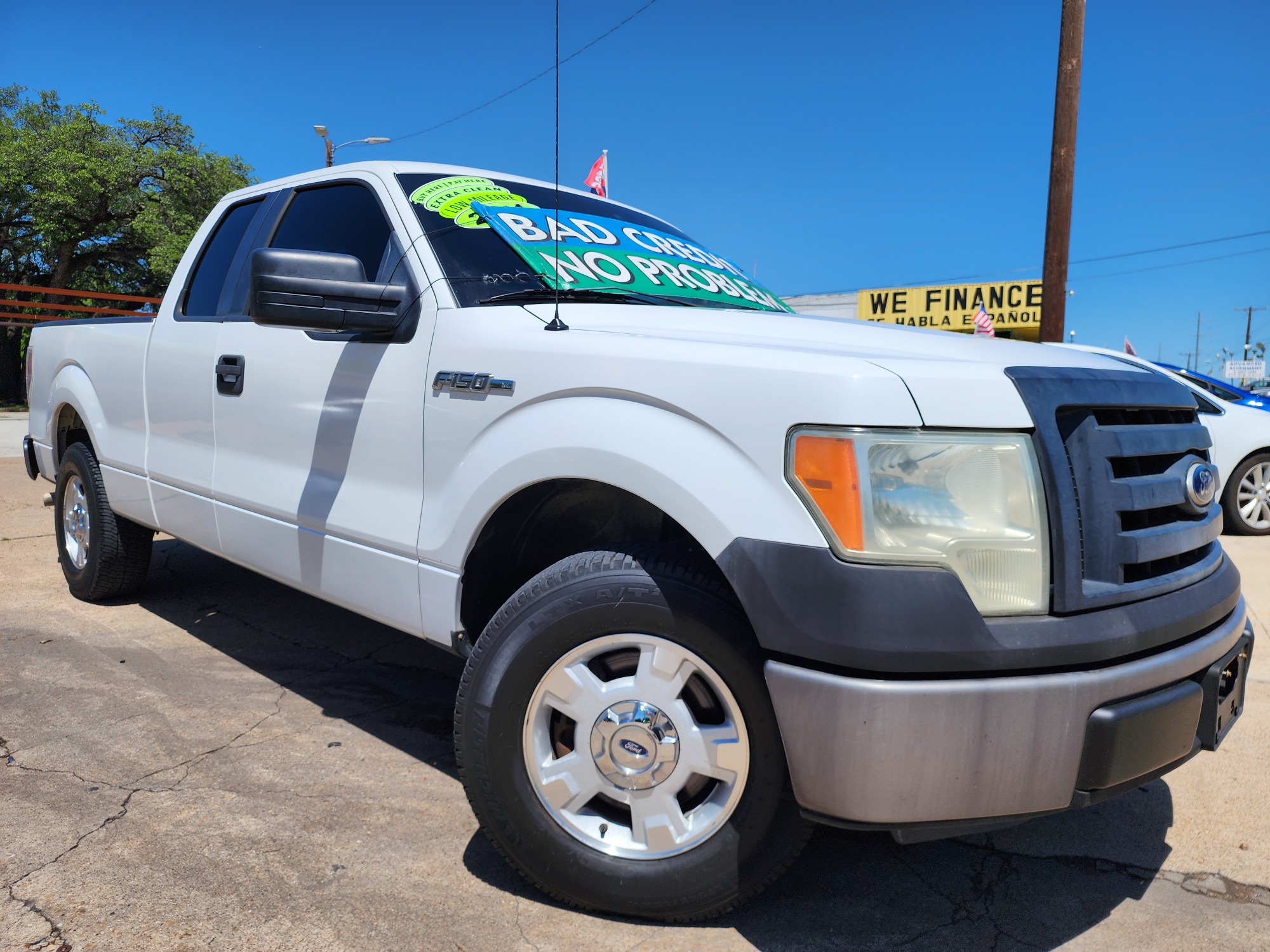 2011 WHITE Ford F-150 XLT SuperCab (1FTFX1CF4BF) with an 5.0L V8 engine, 4-Speed Automatic transmission, located at 2660 S.Garland Avenue, Garland, TX, 75041, (469) 298-3118, 32.885387, -96.656776 - Welcome to DallasAutos4Less, one of the Premier BUY HERE PAY HERE Dealers in the North Dallas Area. We specialize in financing to people with NO CREDIT or BAD CREDIT. We need proof of income, proof of residence, and a ID. Come buy your new car from us today!! This is a very well cared for 2011 FO - Photo #0